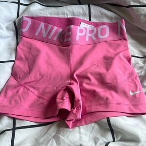 pink nike pros💕